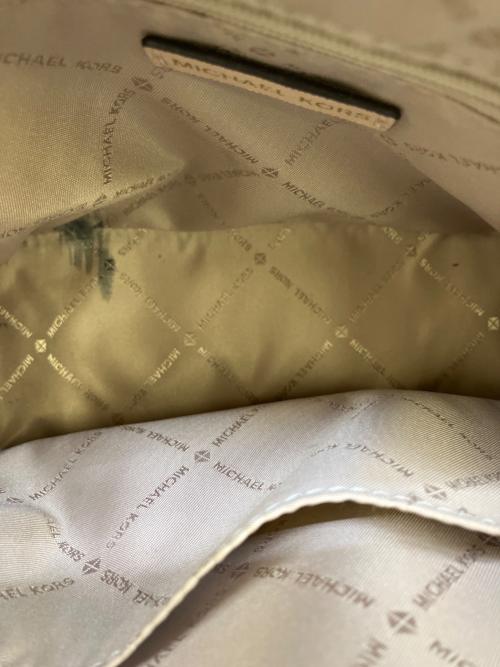 MICHAEL KORS（マイケルコース）MICHAEL KORS (マイケル・コース) ショルダーバッグ ベージュの古着・服飾アイテム