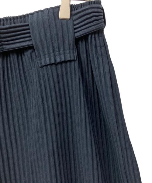 HOMME PLISSE ISSEY MIYAKE（オム プリッセ イッセイ ミヤケ）HOMME PLISSE ISSEY MIYAKE (オム プリッセ イッセイ ミヤケ) プリーツワイドドカンパンツ ネイビー サイズ:２の古着・服飾アイテム