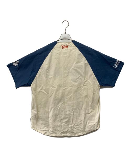 KEBOZ（ケボズ）KEBOZ (ケボズ) ベースボールシャツ アイボリー×ブルー サイズ:Sの古着・服飾アイテム