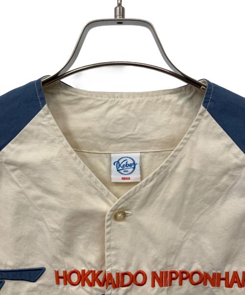 KEBOZ（ケボズ）KEBOZ (ケボズ) ベースボールシャツ アイボリー×ブルー サイズ:Sの古着・服飾アイテム