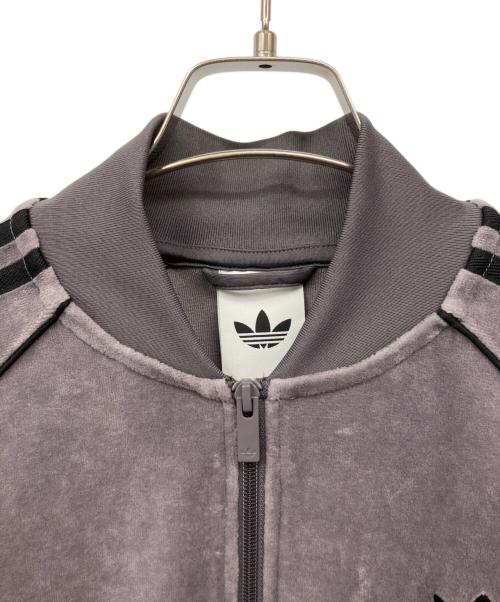 adidas（アディダス）adidas (アディダス) SST アディカラー ベロア トラックトップ グレー サイズ:Lの古着・服飾アイテム