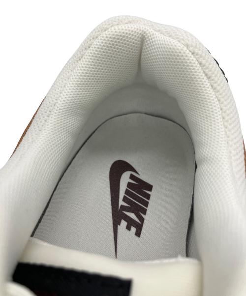 NIKE（ナイキ）NIKE (ナイキ) スニーカー ブラウン×ホワイト サイズ:24.5cmの古着・服飾アイテム