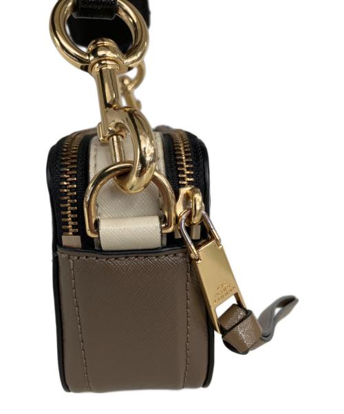 MARC JACOBS（マークジェイコブス）MARC JACOBS (マークジェイコブス) ショルダーバッグ ベージュ×ブラックの古着・服飾アイテム