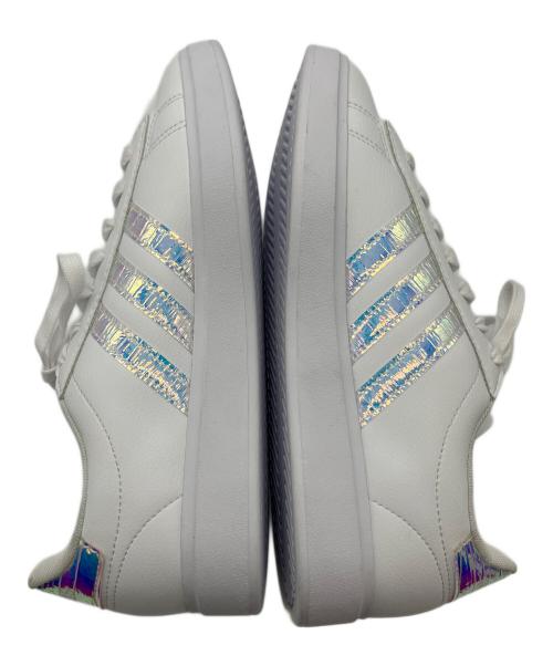 adidas（アディダス）adidas (アディダス) スニーカー ホワイト サイズ:24.5 未使用品の古着・服飾アイテム