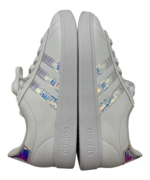 adidas（アディダス）adidas (アディダス) スニーカー ホワイト サイズ:24.5 未使用品の古着・服飾アイテム