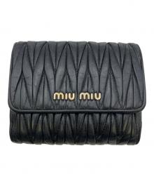 MIU MIU（ミュウミュウ）の古着「2つ折り財布」｜ブラック