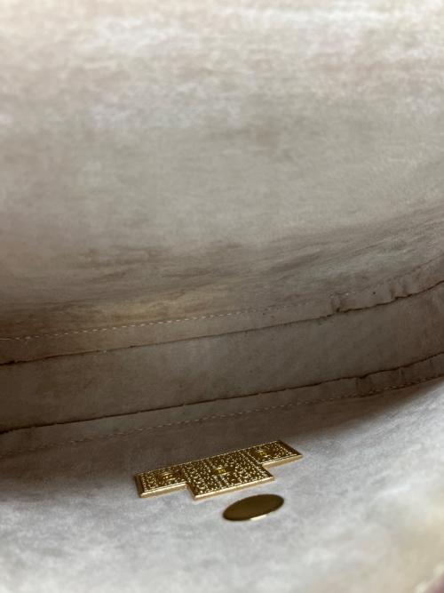 IACUCCI（イアクッチ）IACUCCI (イアクッチ) ショルダーバッグ ベージュの古着・服飾アイテム
