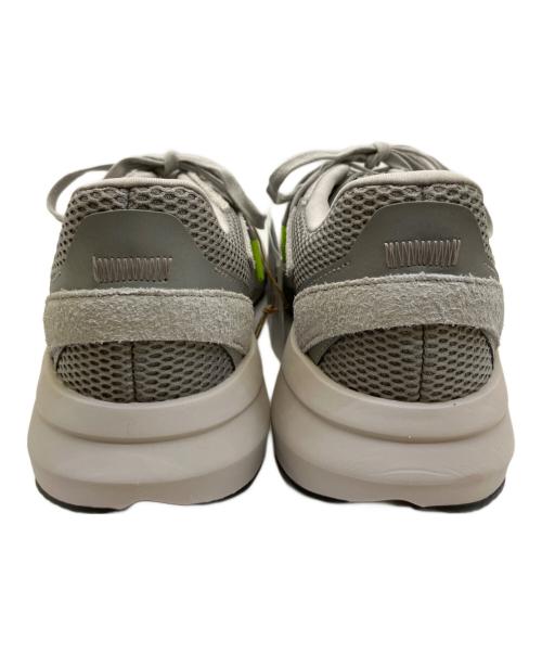 adidas（アディダス）adidas (アディダス) スニーカー ライトグレー サイズ:26.5の古着・服飾アイテム