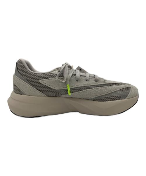 adidas（アディダス）adidas (アディダス) スニーカー ライトグレー サイズ:26.5の古着・服飾アイテム