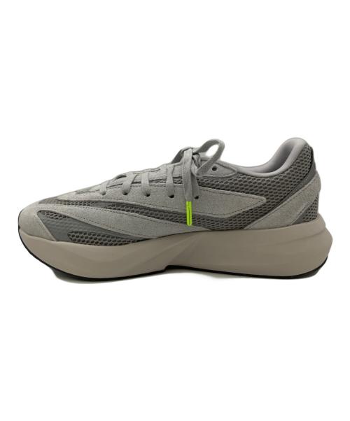 adidas（アディダス）adidas (アディダス) スニーカー ライトグレー サイズ:26.5の古着・服飾アイテム