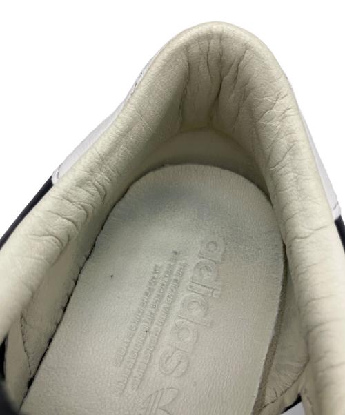 adidas（アディダス）adidas (アディダス) ローカットスニーカー ホワイト×ブラック サイズ:27の古着・服飾アイテム