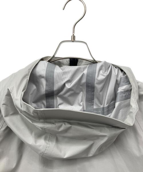 MOUNTAIN HARD WEAR（マウンテンハードウェア）MOUNTAIN HARD WEAR (マウンテンハードウェア) マウンテンパーカー ライトグレー サイズ:Mの古着・服飾アイテム