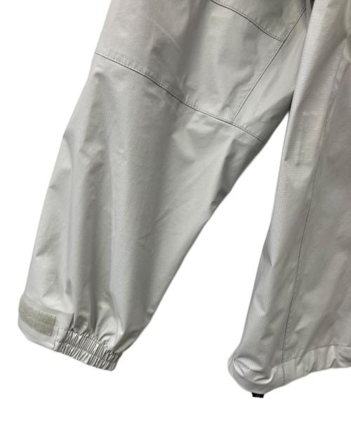 MOUNTAIN HARD WEAR（マウンテンハードウェア）MOUNTAIN HARD WEAR (マウンテンハードウェア) マウンテンパーカー ライトグレー サイズ:Mの古着・服飾アイテム