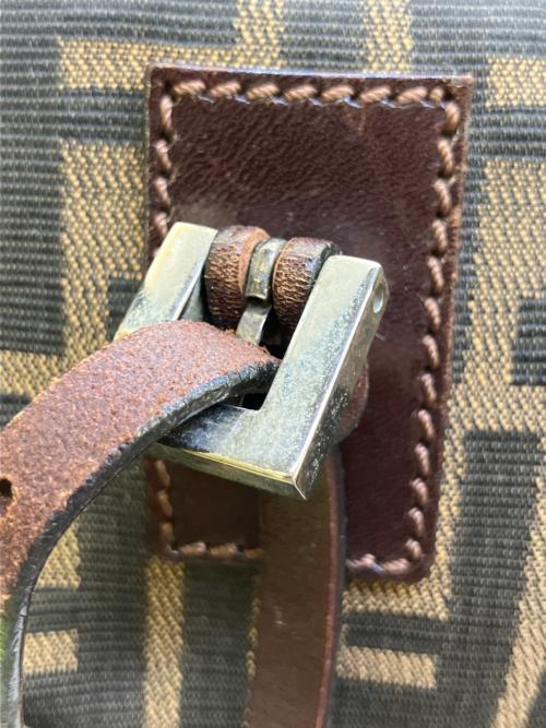 FENDI（フェンディ）FENDI (フェンディ) ハンドバッグ ブラウンの古着・服飾アイテム