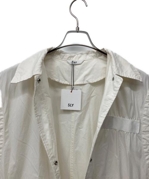 SLY（スライ）SLY (スライ) ノースリーブコート ホワイト サイズ:F 未使用品の古着・服飾アイテム