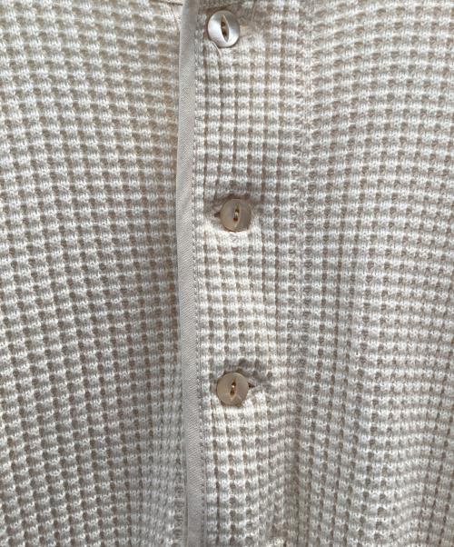 Taiga Takahashi（タイガ タカハシ）Taiga Takahashi (タイガ タカハシ) ヘンリーネックカットソー ベージュ サイズ:38の古着・服飾アイテム