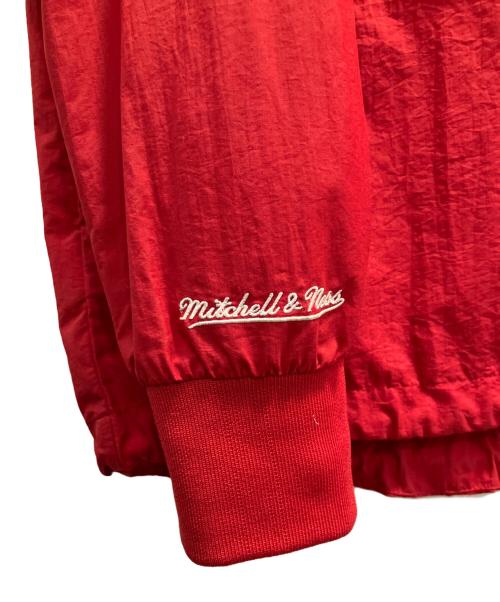 MITCHELL & NESS（ミッチェルアンドネス）MITCHELL & NESS (ミッチェルアンドネス) HARDWOOD CLASSICS (ハードウッドクラシック) ハーフジップジャケット ブラック×レッド サイズ:Ｌの古着・服飾アイテム
