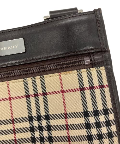 BURBERRY（バーバリー）BURBERRY (バーバリー) スクエアショルダーバッグ ベージュの古着・服飾アイテム