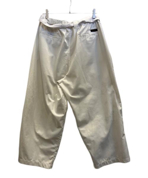 TIGHTBOOTH PRODUCTION（タイトブースプロダクション）TIGHTBOOTH PRODUCTION (タイトブースプロダクション) バギースラックス ホワイト サイズ:XLの古着・服飾アイテム