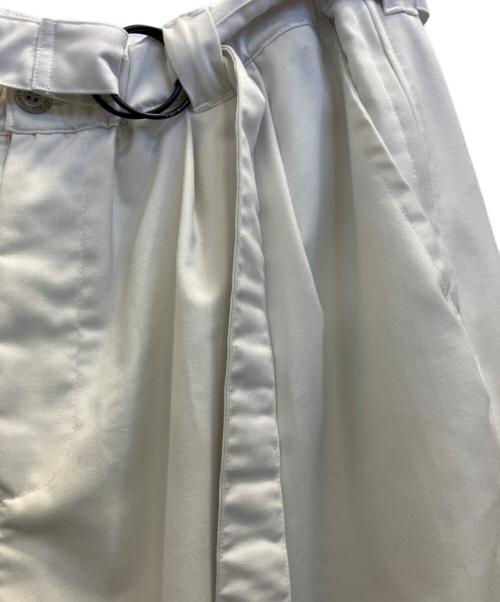 TIGHTBOOTH PRODUCTION（タイトブースプロダクション）TIGHTBOOTH PRODUCTION (タイトブースプロダクション) バギースラックス ホワイト サイズ:XLの古着・服飾アイテム