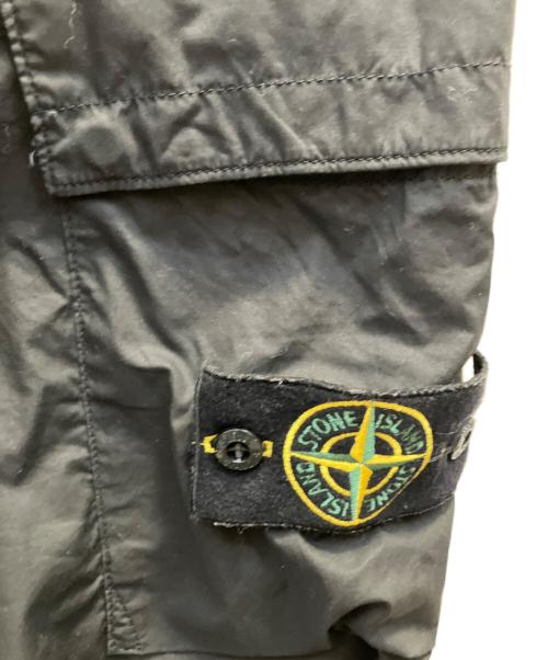 STONE ISLAND（ストーンアイランド）STONE ISLAND (ストーンアイランド) ガーメントダイコットンストレッチシャーリングテーパードカーゴパンツ ブラック サイズ:81の古着・服飾アイテム