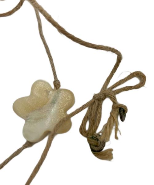 45R（フォーティファイブ・アール）45R (フォーティファイブ・アール) シェルフラワーネックレス ホワイトの古着・服飾アイテム