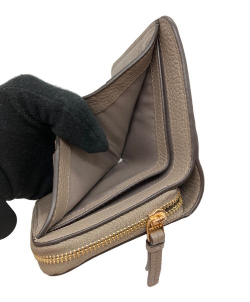 TORY BURCH（トリーバーチ）TORY BURCH (トリーバーチ) 2つ折り財布 ベージュの古着・服飾アイテム