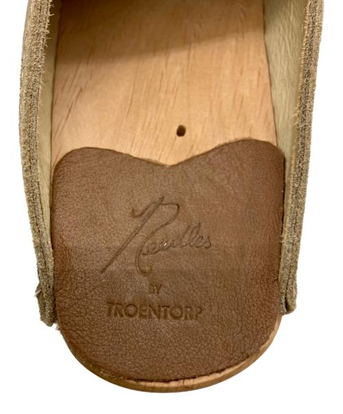 Needles（ニードルズ）Needles (ニードルズ) TROENTORP (トロエントープ) Swedish Clog-Tassel Bit/Rough Out ベージュ サイズ:SIZE 40の古着・服飾アイテム