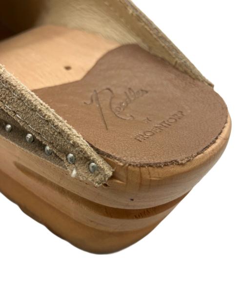 Needles（ニードルズ）Needles (ニードルズ) TROENTORP (トロエントープ) Swedish Clog-Tassel Bit/Rough Out ベージュ サイズ:SIZE 40の古着・服飾アイテム