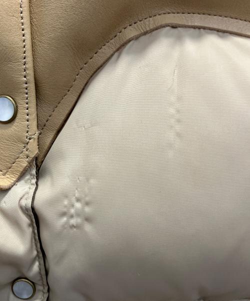 RockyMountainFeatherBed（ロッキーマウンテンフェザーベッド）RockyMountainFeatherBed (ロッキーマウンテンフェザーベッド) レザーヨークダウンベスト ベージュ サイズ:7/8 (SIZE S)の古着・服飾アイテム