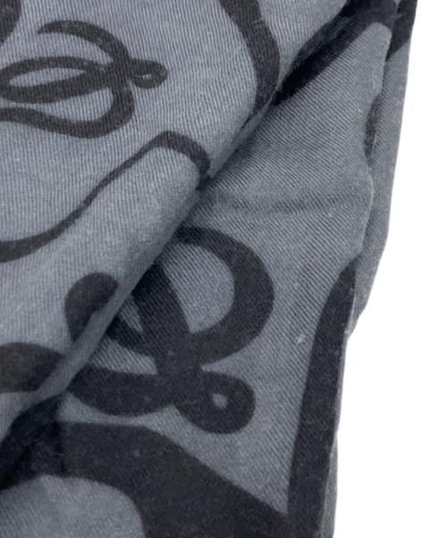 LOEWE（ロエベ）LOEWE (ロエベ) マフラー グレー×ブラックの古着・服飾アイテム