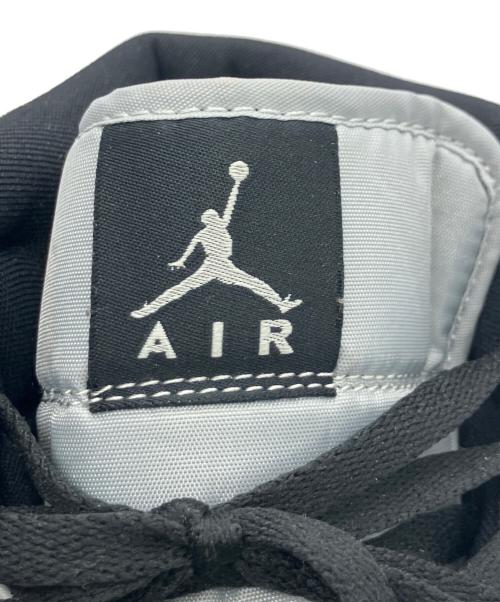 NIKE（ナイキ）NIKE (ナイキ) Air Jordan 1 Mid　Light Smoke Grey グレー×ホワイト サイズ:SIZE 26.5cmの古着・服飾アイテム