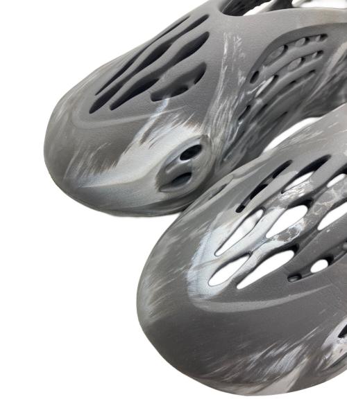 adidas（アディダス）adidas (アディダス) YZY FOAM RNR グレー サイズ:26cmの古着・服飾アイテム