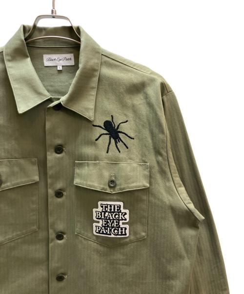 BlackEyePatch（ブラックアイパッチ）BlackEyePatch (ブラックアイパッチ) SPIDER WEB MILITARY SHIRT カーキ サイズ:Ｌの古着・服飾アイテム