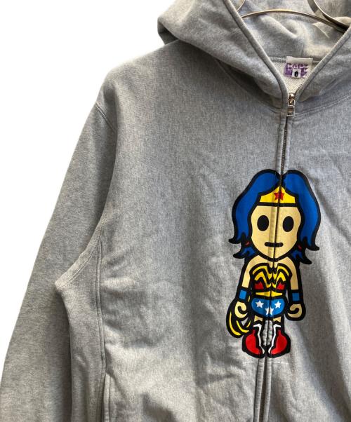 BAPE BY A BATHING APE（ベイプバイアベイシングエイプ）BAPE BY A BATHING APE (ベイプバイアベイシングエイプ) ×DC COMICSジップパーカー グレー サイズ:Ｌの古着・服飾アイテム