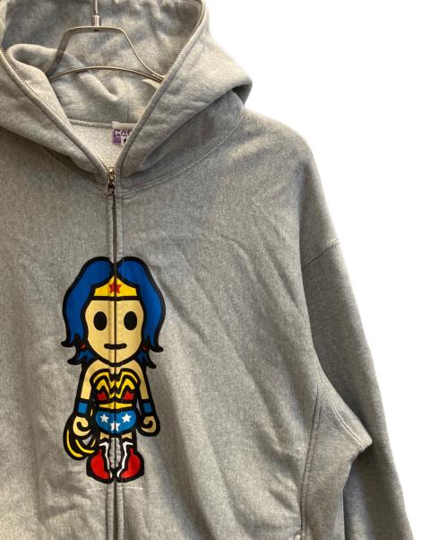BAPE BY A BATHING APE（ベイプバイアベイシングエイプ）BAPE BY A BATHING APE (ベイプバイアベイシングエイプ) ×DC COMICSジップパーカー グレー サイズ:Ｌの古着・服飾アイテム