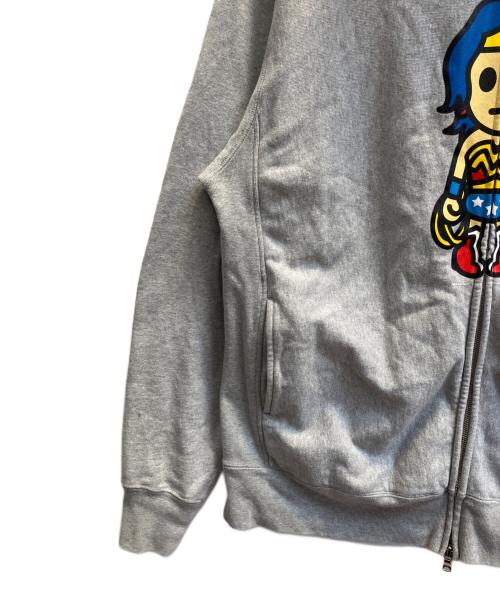BAPE BY A BATHING APE（ベイプバイアベイシングエイプ）BAPE BY A BATHING APE (ベイプバイアベイシングエイプ) ×DC COMICSジップパーカー グレー サイズ:Ｌの古着・服飾アイテム