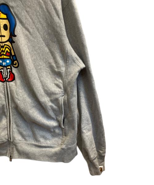 BAPE BY A BATHING APE（ベイプバイアベイシングエイプ）BAPE BY A BATHING APE (ベイプバイアベイシングエイプ) ×DC COMICSジップパーカー グレー サイズ:Ｌの古着・服飾アイテム