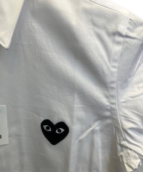 PLAY COMME des GARCONS（プレイコムデギャルソン）PLAY COMME des GARCONS (プレイコムデギャルソン) 長袖シャツ ホワイト サイズ:Мの古着・服飾アイテム