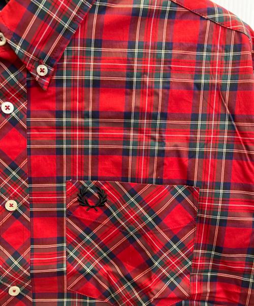FRED PERRY（フレッドペリー）FRED PERRY (フレッドペリー) 長袖シャツ レッド×ネイビー サイズ:Ｌ 未使用品の古着・服飾アイテム