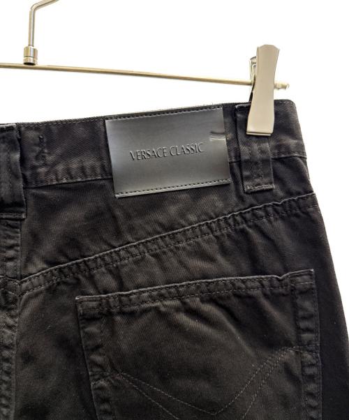 VERSACE CLASSIC（ヴェルサーチクラシック）VERSACE CLASSIC (ヴェルサーチクラシック) カラーデニムパンツ ブラック サイズ:W33の古着・服飾アイテム