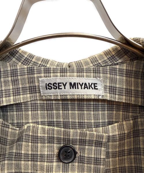 ISSEY MIYAKE（イッセイミヤケ）ISSEY MIYAKE (イッセイミヤケ) 変形コート カーキ サイズ:フリーの古着・服飾アイテム