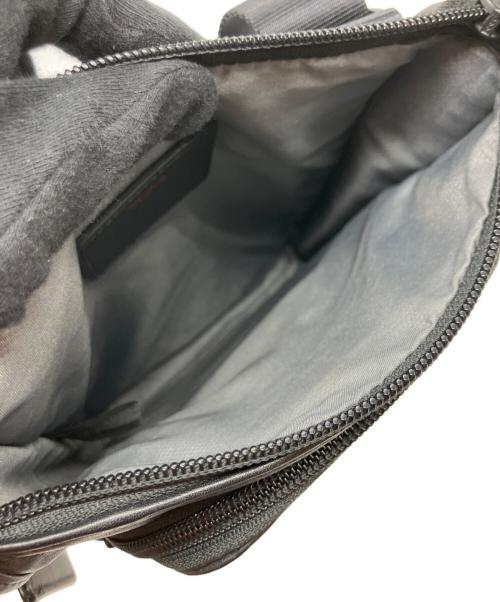 TUMI（トゥミ）TUMI (トゥミ) レザーショルダーバッグ ブラックの古着・服飾アイテム