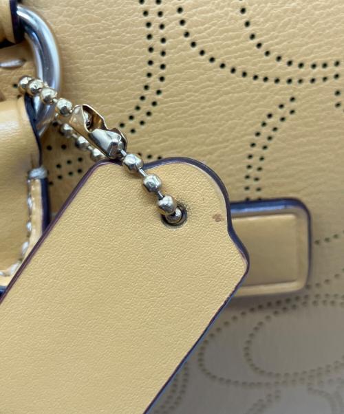 COACH（コーチ）COACH (コーチ) シグネチャー パンチング2WAYショルダーバッグ ベージュの古着・服飾アイテム