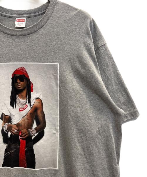 SUPREME（シュプリーム）SUPREME (シュプリーム) 半袖カットソー Playboy Carti ライトグレー サイズ:XXLの古着・服飾アイテム