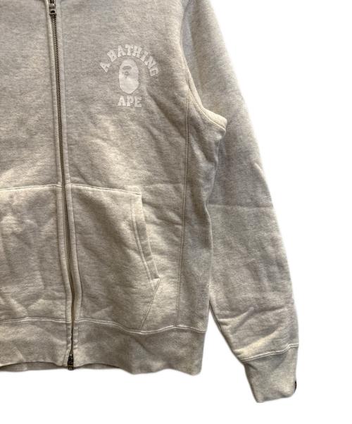 A BATHING APE（アベイシングエイプ）A BATHING APE (アベイシングエイプ) 裏起毛ジップパーカー ホワイト サイズ:Мの古着・服飾アイテム