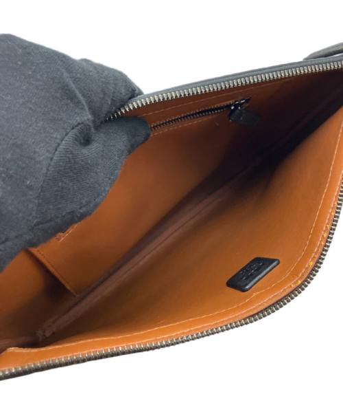 MCM（エムシーエム）MCM (エムシーエム) クラッチバッグ ブラックの古着・服飾アイテム