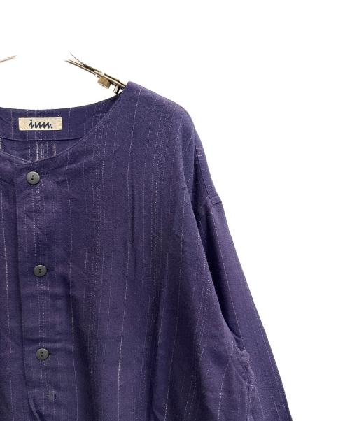 inn ISSEY MIYAKE（イッセイミヤケ）inn ISSEY MIYAKE (イッセイミヤケ) ノーカラーシャツ ネイビー サイズ:Мの古着・服飾アイテム