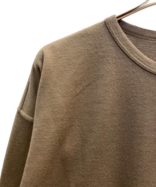 inn ISSEY MIYAKE（イッセイミヤケ）inn ISSEY MIYAKE (イッセイミヤケ) 長袖カットソー オリーブ サイズ:Мの古着・服飾アイテム
