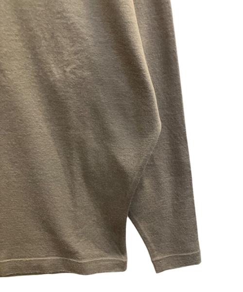 inn ISSEY MIYAKE（イッセイミヤケ）inn ISSEY MIYAKE (イッセイミヤケ) 長袖カットソー オリーブ サイズ:Мの古着・服飾アイテム